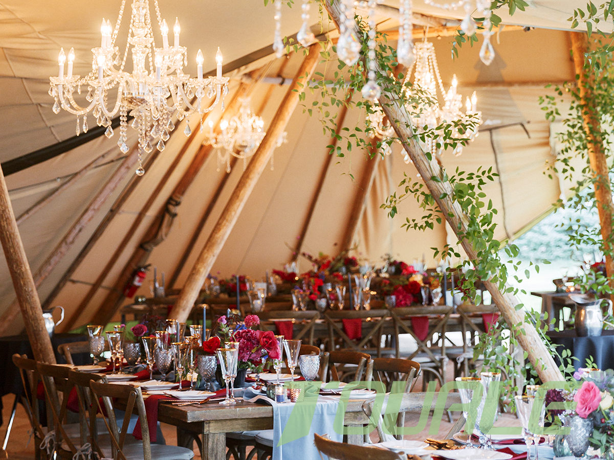 Tipi Safari telts, kas sastāv no divām izturīga audekla auduma sastāvdaļām kāzu ceremonijai-tourletents (6)