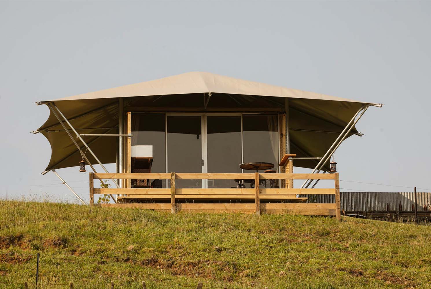 Луксозна хотелска палатка от мембрана на опън (2)