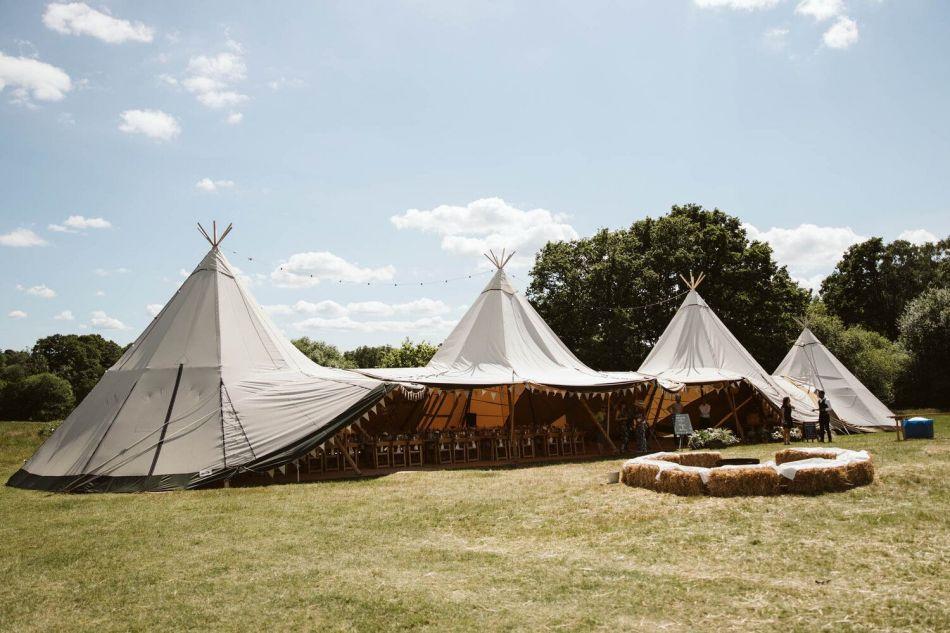 Tenda Tipi palo di legno tenda glamping safari tenda di lusso per feste all'aperto (1)