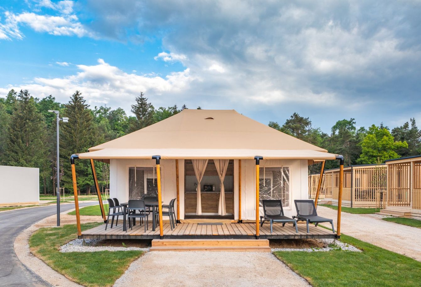 Типи шатор дрвени стуб за глампинг сафари шатор луксузни шатор за венчање на отвореном (2)(1)