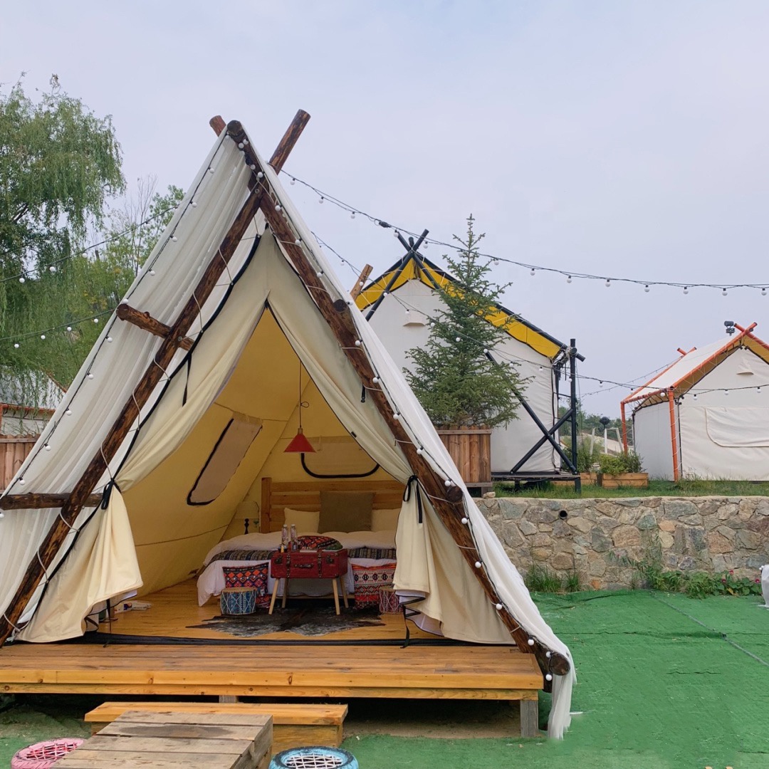 אוהל טיפי עמודי עץ גלמפינג אוהל ספארי יוקרה למסיבות חיצוניות אוהל חתונה (2)(1)